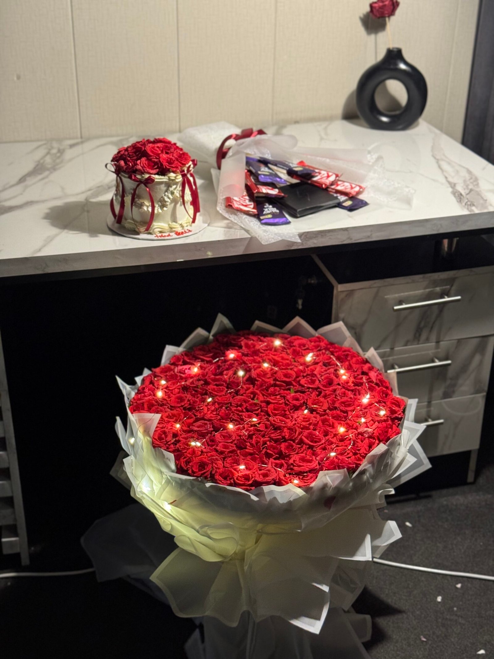 Luxury 300 Roses, Chocolate Bouquet & Floral Cake Gift Package