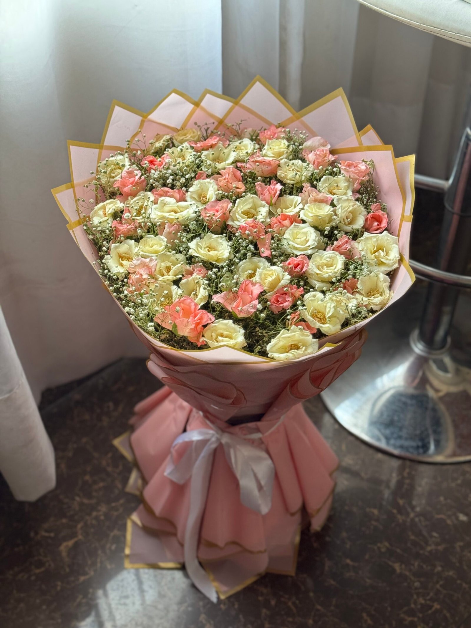 Pink & White Roses Bouquet – 30 to 40 Fresh Roses