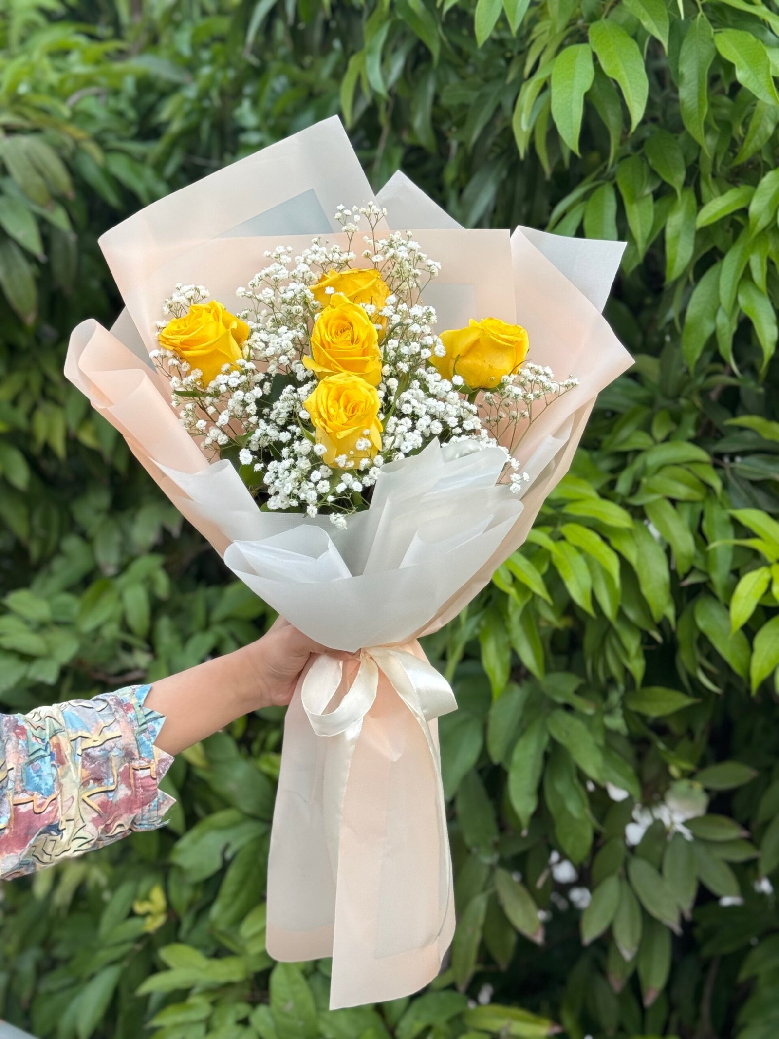 Elegant 5 Imported Yellow Roses Bouquet with Baby Breath
